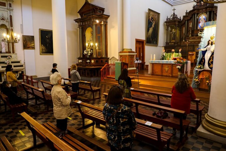 Cultos religiosos en Fase 1: ¿Cuántas personas pueden asistir?