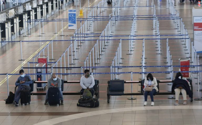 Tras cierre de fronteras: Latam Airlines explica que vuelos internacionales se irán cancelando de forma progresiva