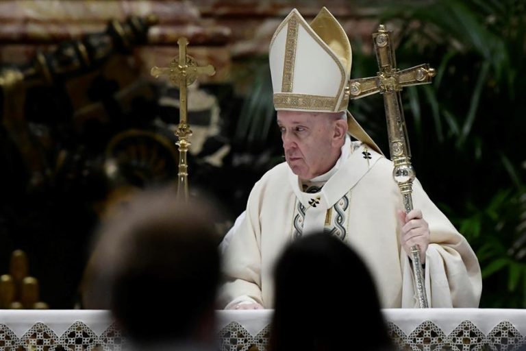 Papa Francisco pide que se superen los retrasos en la distribución de vacunas contra el COVID-19