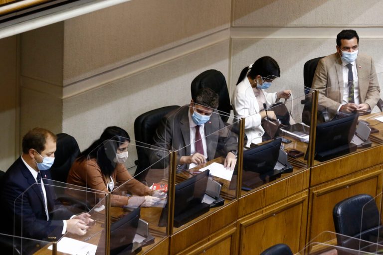 Con abstención del PS y RD: Senado aprueba en general Bono Clase Media