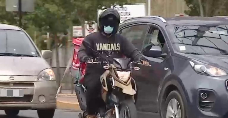 Peligro en las calles: Los motociclistas que no respetan la ley del tránsito y manejan sin licencia