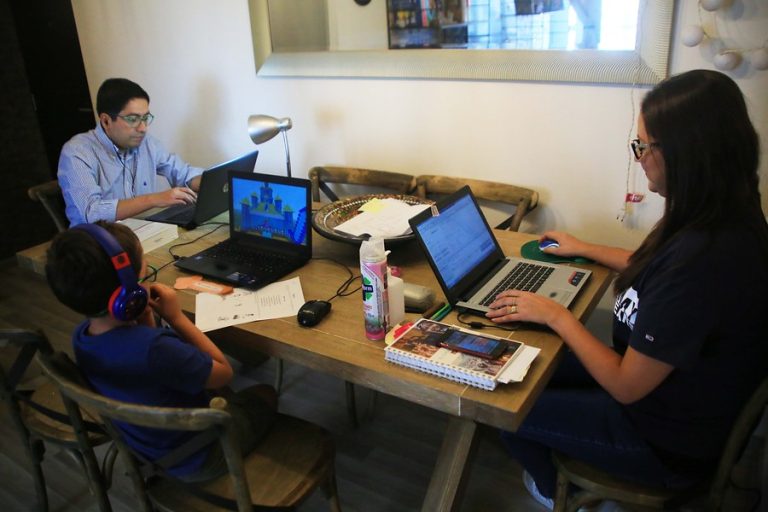 Teletrabajo en pandemia: Dirección del Trabajo ha recibido 299 denuncias en un año