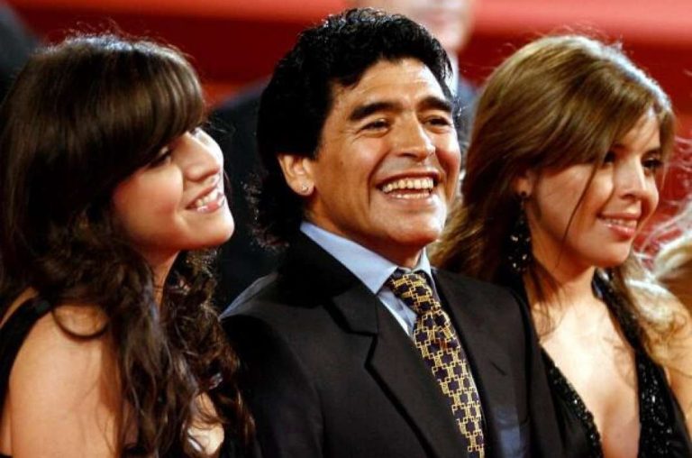 Abogado de Maradona dice que sus hijas le robaron y lo abandonaron