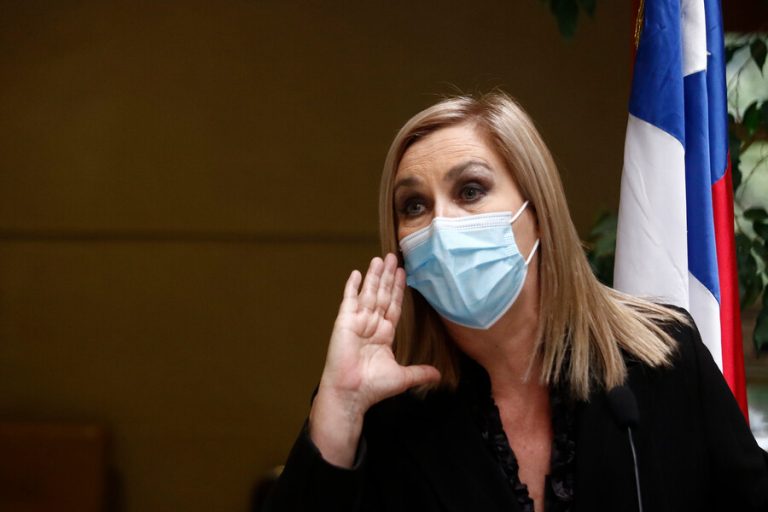 Jiles se lanzó contra Schalper y lo trató de 