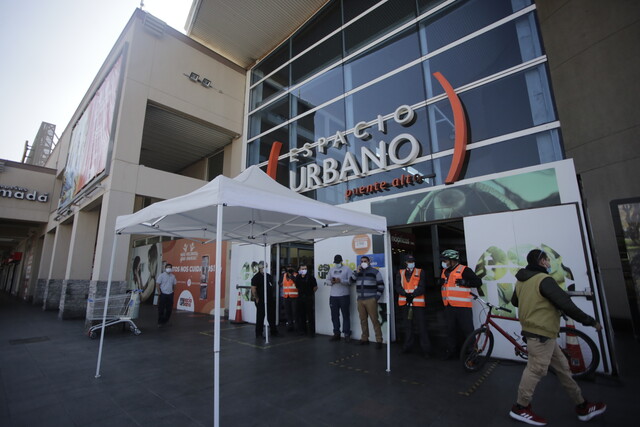 Clausuran supermercado en Puente Alto por brote de COVID-19: 28 trabajadores serían posibles contagiados