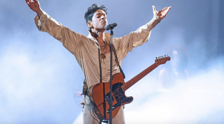 Anuncian la publicación de un disco inédito de Prince en julio