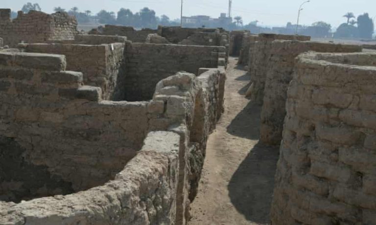 Arqueólogos encuentran “ciudad dorada perdida” de 3 mil años de antigüedad en Egipto