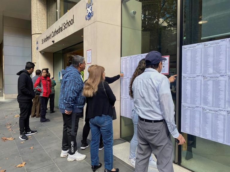 Elecciones en Perú: Abren colegios electorales en el marco de la crisis sanitaria