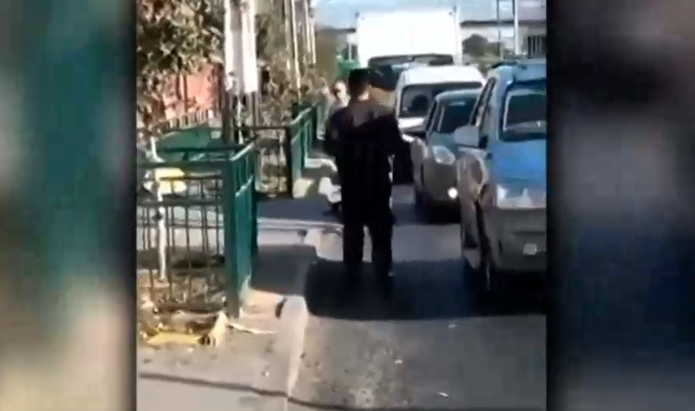 Asaltante resultó baleado al intentar robar celular en un semáforo: Víctima era un carabinero de franco