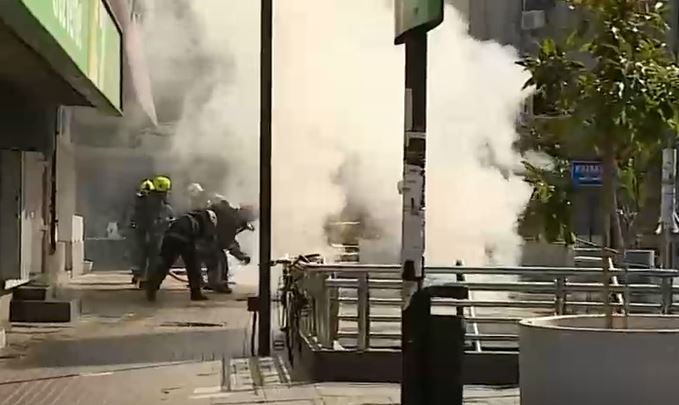 Alerta por emanación de humo en cercanías de estación Tobalaba