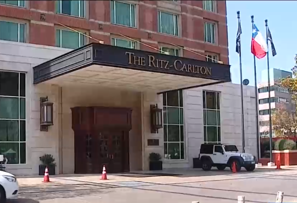 Inician proceso de venta del Ritz-Carlton: Gremio hotelero dice que hay 150 recintos al borde de la quiebra