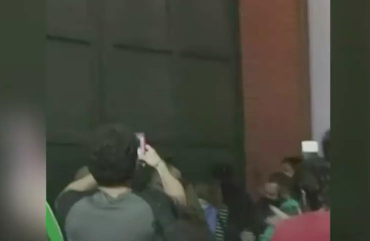 Protestas llegaron afuera de la residencia presidencial en Argentina tras anuncio de nuevas restricciones