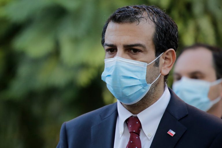 Delgado dice el gobierno está evaluando propuesta de Lavín sobre acudir a fondos del seguro de cesantía