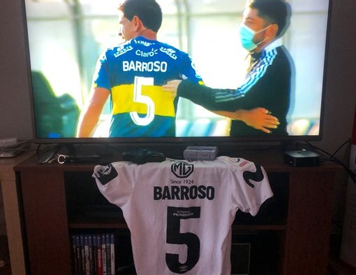 Los memes por el penal del Almirante con Everton: 