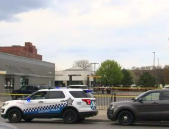 Niña de 7 años murió durante un tiroteo mientras compraba con su papá en un local de comida rápida