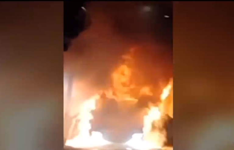 Bus del Transantiago resultó completamente quemado en Av. Las Torres con Américo Vespucio