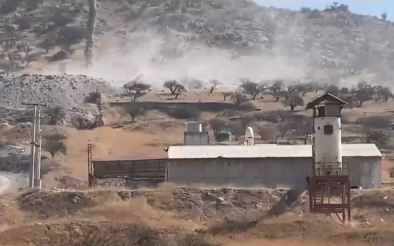 Vivir bajo una nube de polvo: Vecinos de Tiltil acusan a dos faenas mineras por enfermedades respiratorias