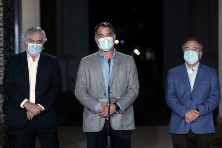 Reunión de Piñera con presidentes de Chile Vamos: UDI ofrece respaldo a las decisiones y RN entrega carta al Ejecutivo