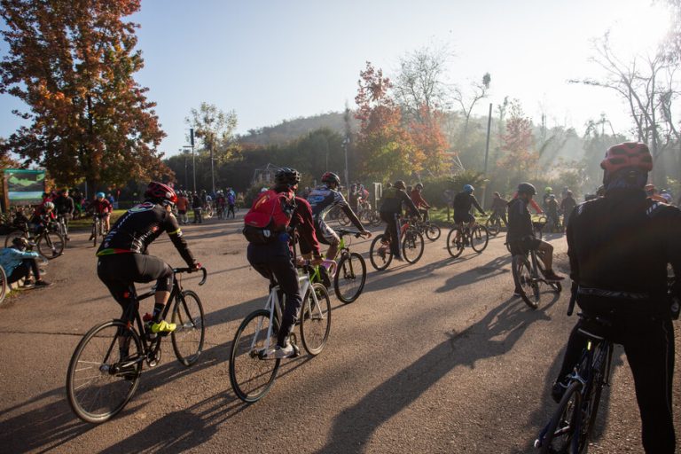 Pedían su destitución: Ciclistas protestaron en los alrededores del domicilio de Piñera