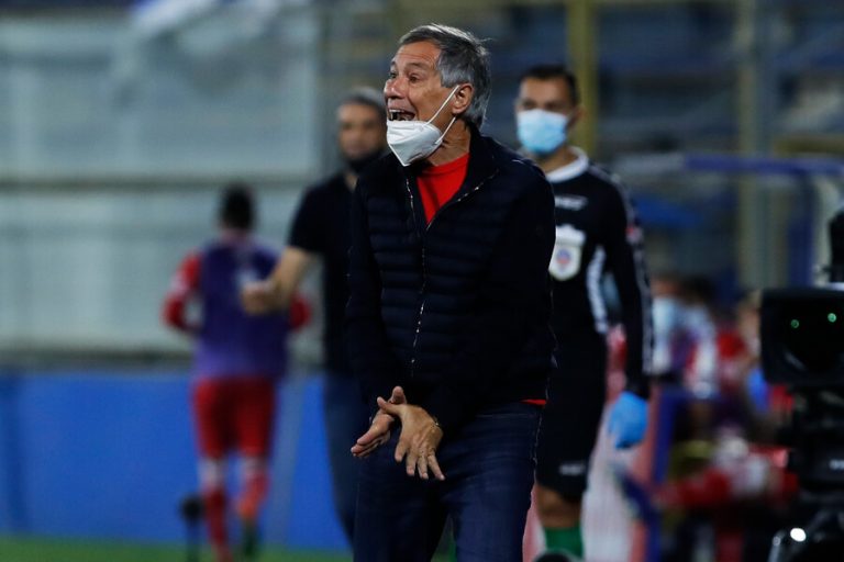 Tras menos de dos meses en el cargo: Holan presentó su renuncia a la banca del Santos