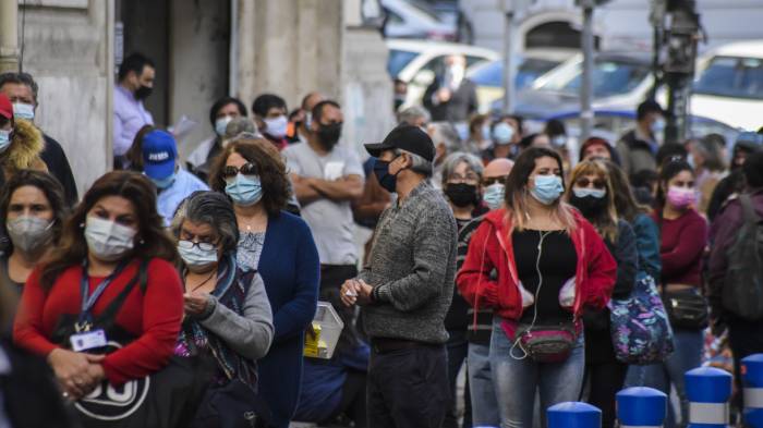 ¿Estamos realmente preparados? Médicos advirtieron riesgos de terminar con las cuarentenas pese a alza de contagios por Covid-19