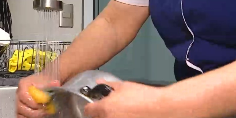 El 30% está cesante: Así enfrentan la pandemia las trabajadoras de casa particular