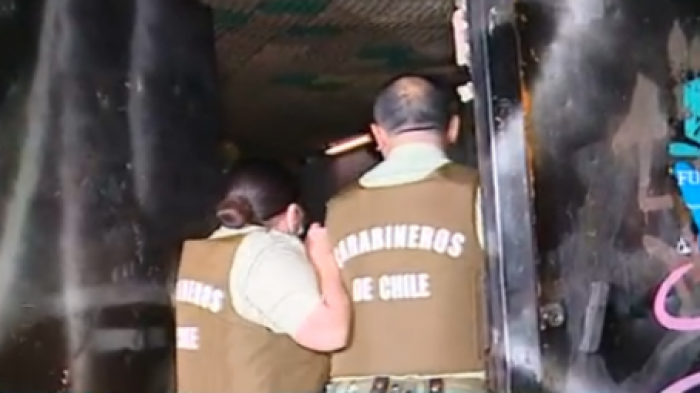 67 detenidos por fiesta clandestina: Asistentes agredieron a Carabineros y escaparon por los techos en Quinta Normal