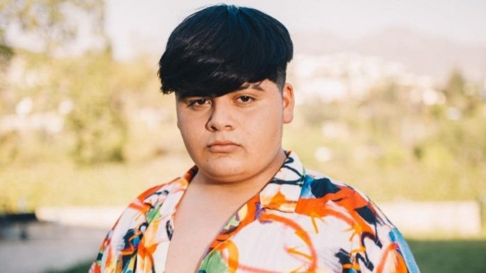 Denuncian a Kidd Tetoon y a otras 19 personas por reunión masiva en departamento de Vitacura