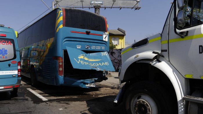 Nueve lesionados tras violento asalto a camión en ruta 68: Uno de los delincuentes fue detenido