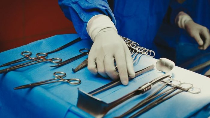 Usaban permisos de urgencia para procedimientos estéticos: 7 personas resultaron detenidos