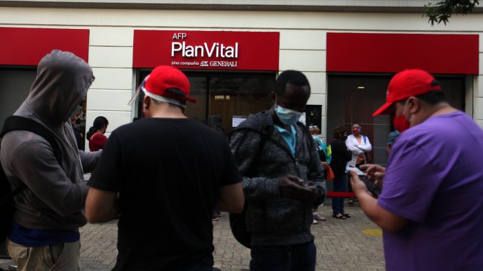 Gobierno intenta frenar el tercer retiro del 10% y la UDI presiona con acudir al TC