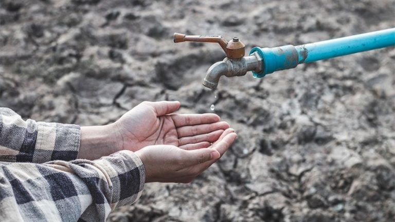 Crisis del agua en Chile: Conoce las 104 comunas en que rigen decretos de escasez hídrica