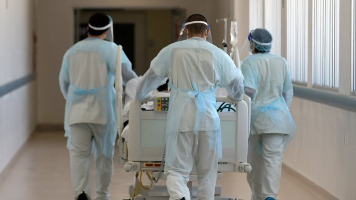 “Esta situación va a empeorar” Doctores dan cuenta de dramática crisis en el sistema hospitalario por aumento de contagios de Covid-19