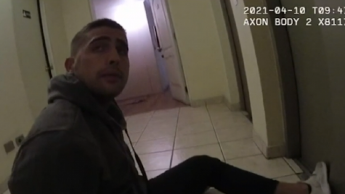 Joven que participó de fiesta clandestina en Las Condes agredió a Carabineros durante detención