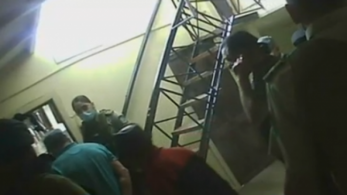 Son reincidentes: 16 adultos y un hombre de 84 años detenidos en restaurant de Melipilla