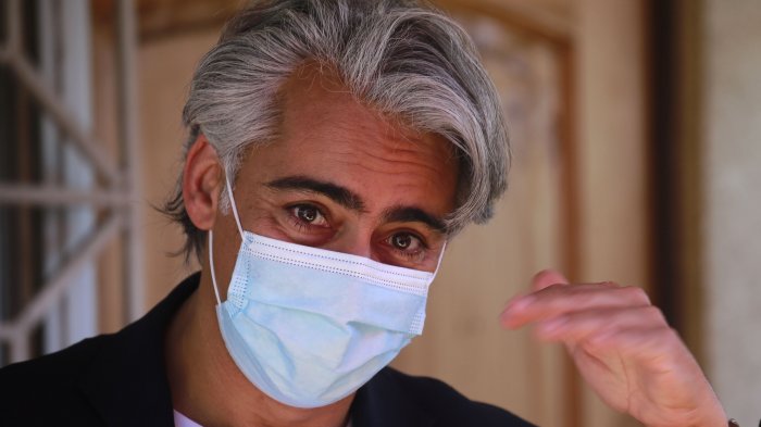 Marco Enríquez-Ominami: “El gobierno confesó que quiere guardar la plata debajo del colchón para otros momentos, para vacas flacas”