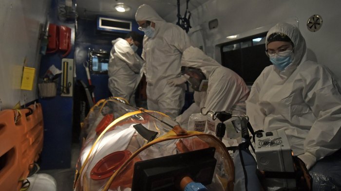 Impacto de Covid-19 en población vulnerable: Médicos analizaron crítica situación sanitaria en Chile