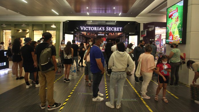 Providencia en fase 2: Preocupantes aglomeraciones en Mall Costanera Center