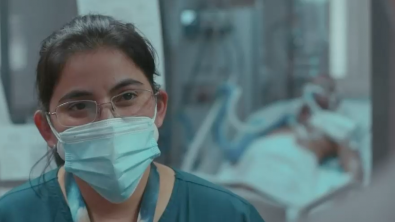 UCI, la última batalla: Un día al interior de cuidados intensivos en el peor momento de la pandemia