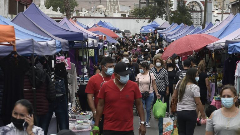 Plan Paso a Paso: 7 comunas retroceden a cuarentena y 90% del país permanece en confinamiento
