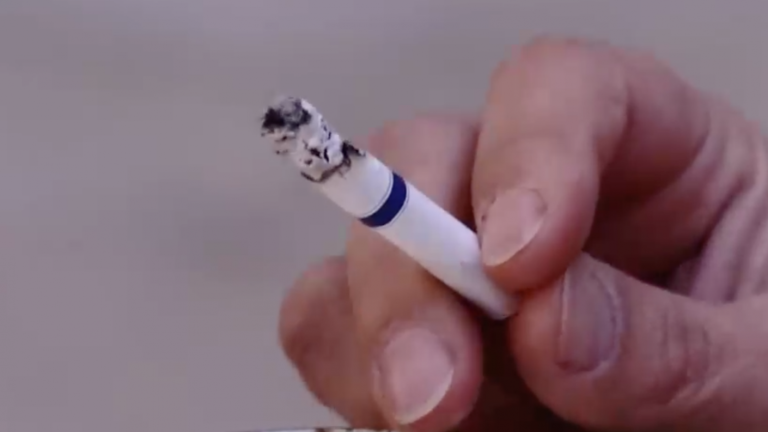 Minsal aclara polémica: Cigarrillos seguirán siendo parte de los bienes esenciales