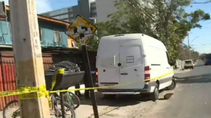 Intenso operativo en La Cisterna: Grupo de delincuentes asaltó a vehículo repartidos de cigarros