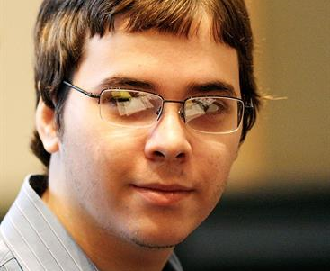 Murió en prisión hombre que mató a su compañero de clases en un baño en 2004