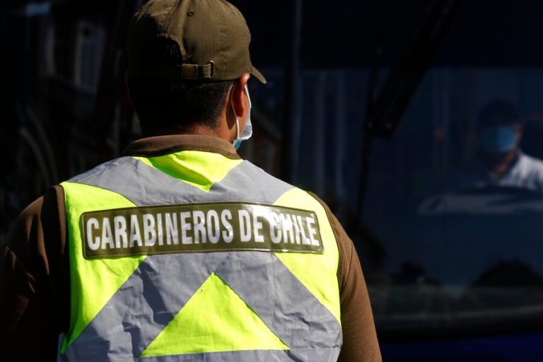 Viña del Mar: Conductor murió luego que auto se desbarrancara en paso bajo nivel