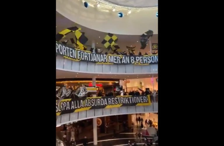 Hinchas de club sueco realizaron insólita protesta en los pasillos de un centro comercial