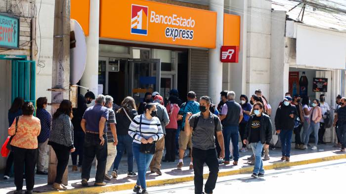 ¿Todos deben recibir esta ayuda? Polémica en el mundo político por renta básica universal