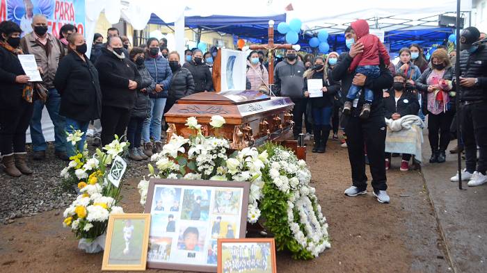 Caso Emilio Jara: El emotivo y masivo funeral de niño asesinado en Longaví