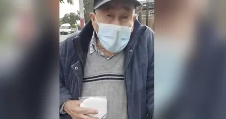 Afirma querer mantenerse activo: Adulto mayor de La Pintana tiene 98 años y recolecta cartones