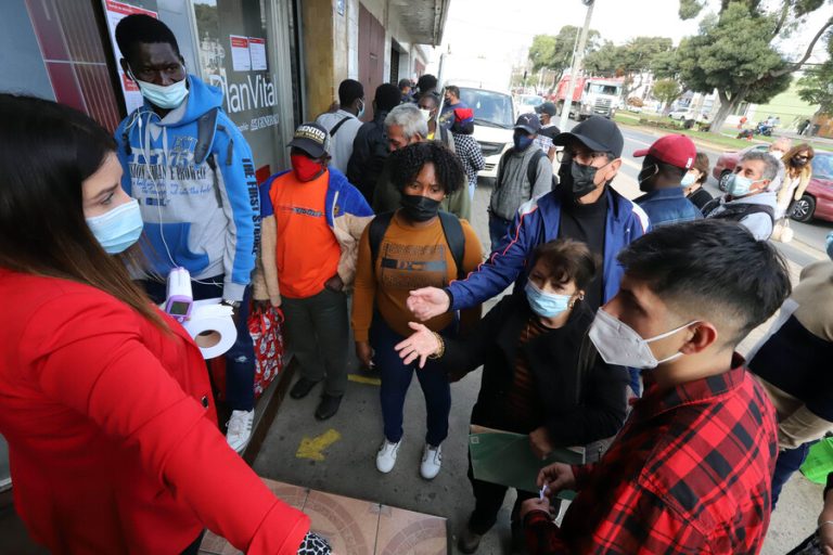 Presidenta de las AFP: “Los retiros han sido una pésima forma de ayudar a las personas en la crisis”