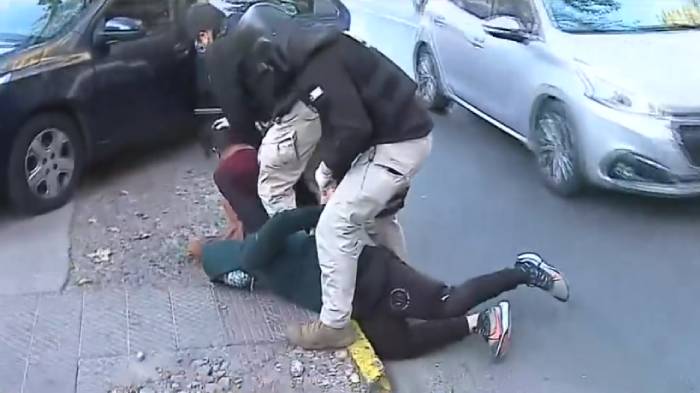 Trataron de autolesionarse: Así fue la detención de banda que se tomó casa en Ñuñoa